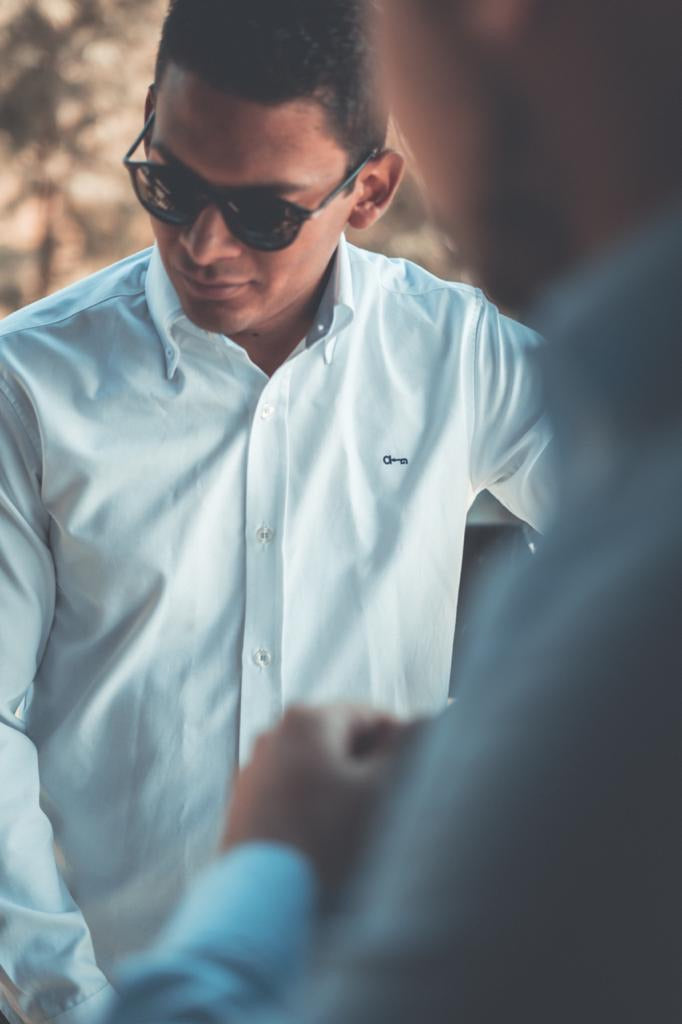 Camisa Blanca Tejido Oxford con Coderas
