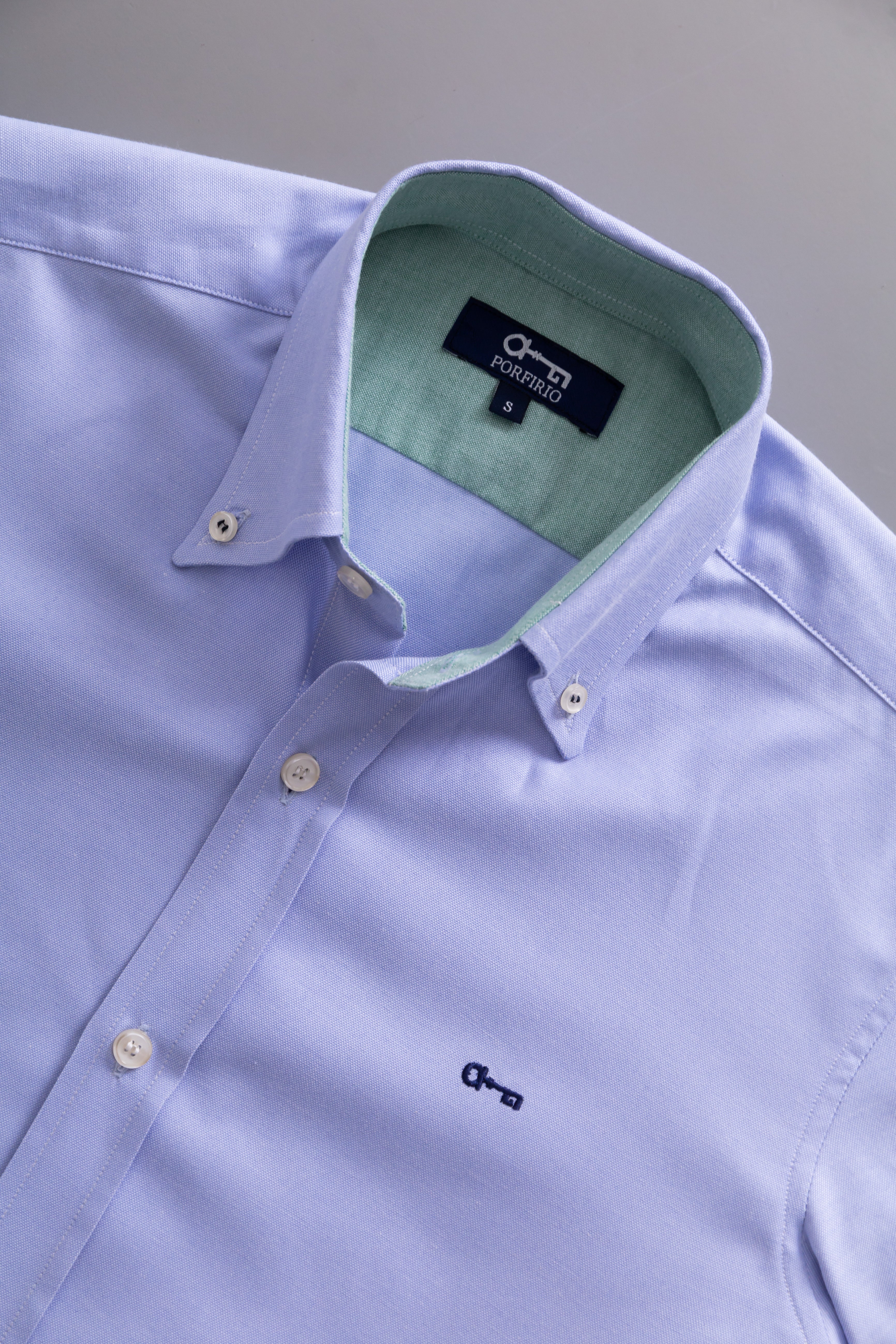 Camisa Azul Cielo Oxford Contrastes en Menta
